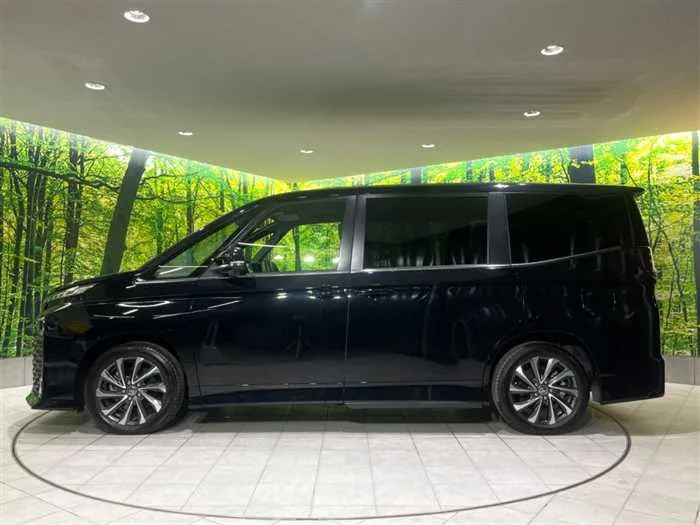 Toyota Voxy 2022 — миниатюра 5