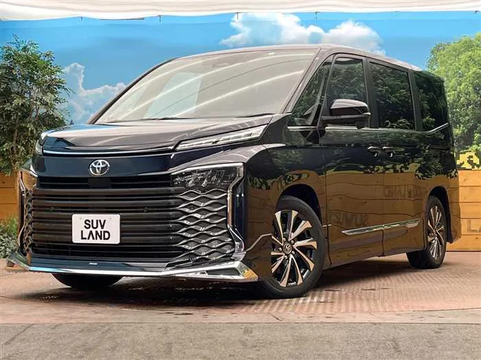 Toyota Voxy 2023 — фото 1, купить с доставкой в Москву