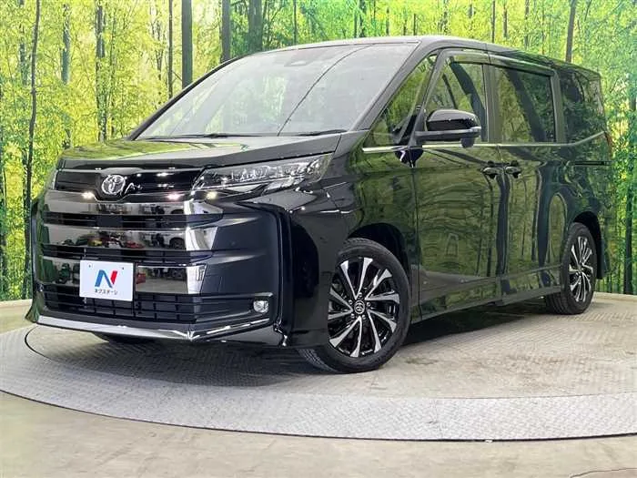 Toyota Noah 2023 — фото 1, купить с доставкой в Москву