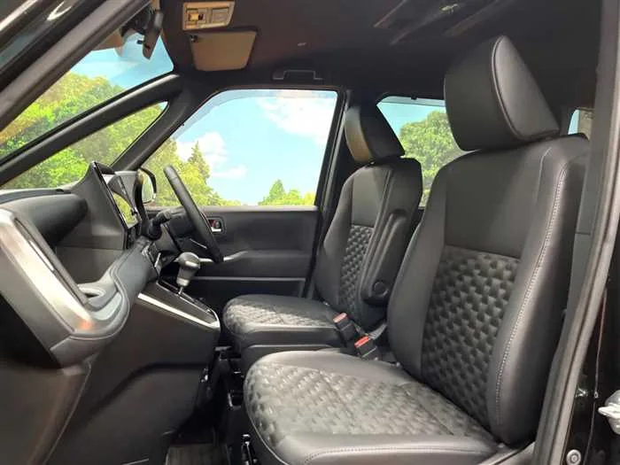 Toyota Voxy 2023 — миниатюра 2