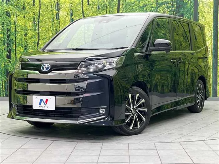 Toyota Noah 2022 — фото 1, купить с доставкой в Москву