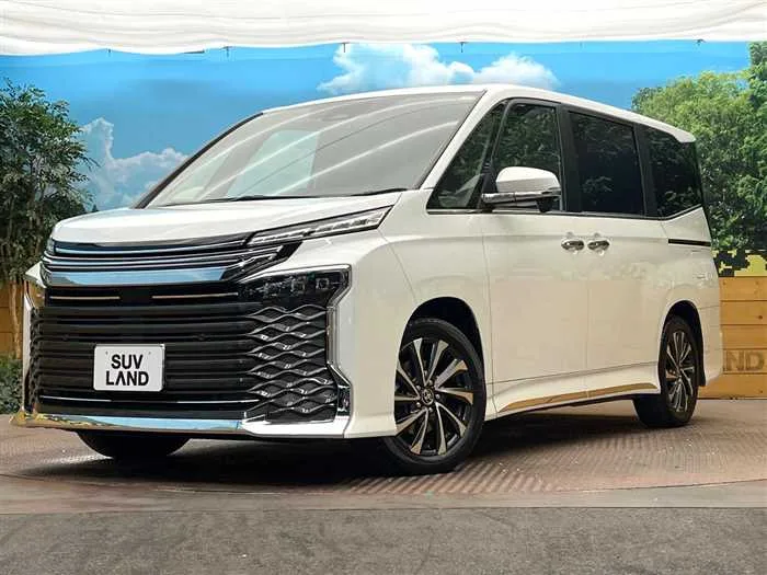 Toyota Voxy 2022 — фото 1, купить с доставкой в Москву