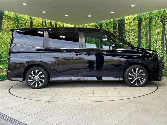 Toyota Voxy 2022 — миниатюра 5