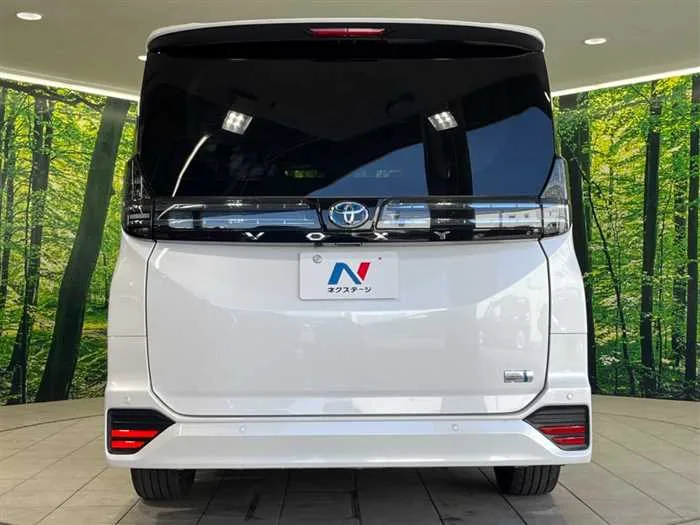 Toyota Voxy 2022 — миниатюра 3