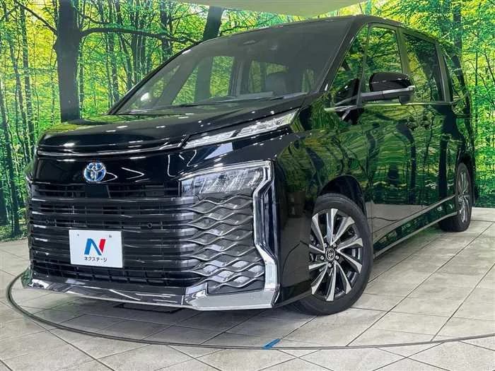 Toyota Voxy 2022 — фото 1, купить с доставкой в Москву