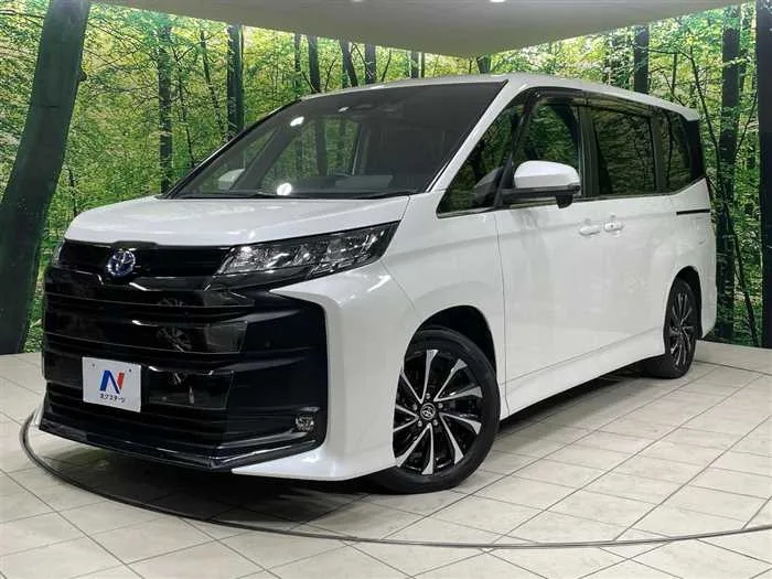 Toyota Noah 2023 — фото 1, купить с доставкой в Москву