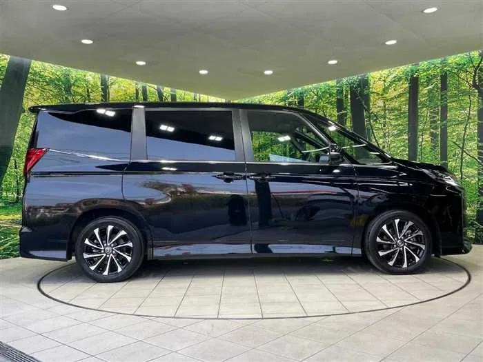 Toyota Noah 2023 — миниатюра 5