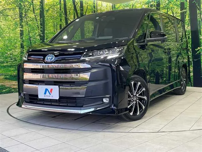 Toyota Noah 2023 — фото 1, купить с доставкой в Москву