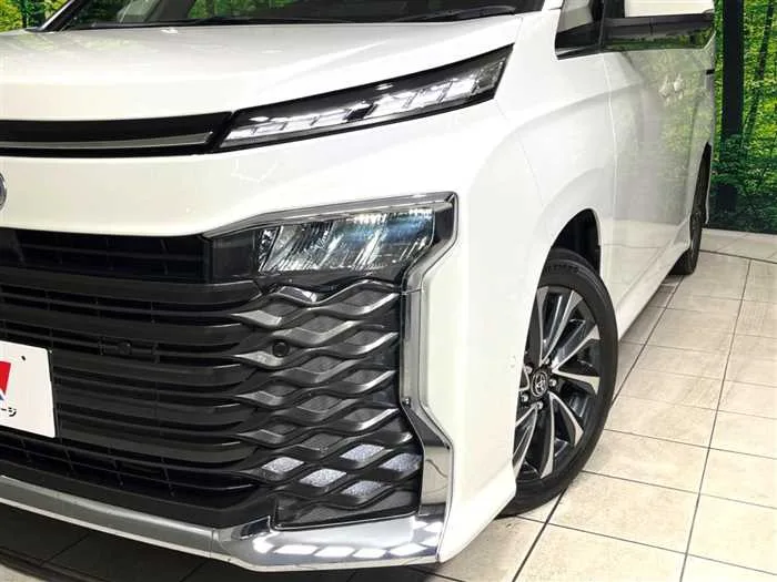 Toyota Voxy 2023 — миниатюра 5