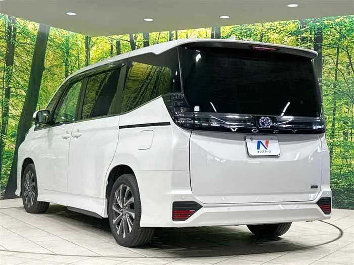Toyota Voxy 2023 — миниатюра 5