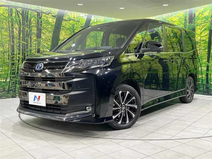 Toyota Noah 2023 — фото 1, купить с доставкой в Москву