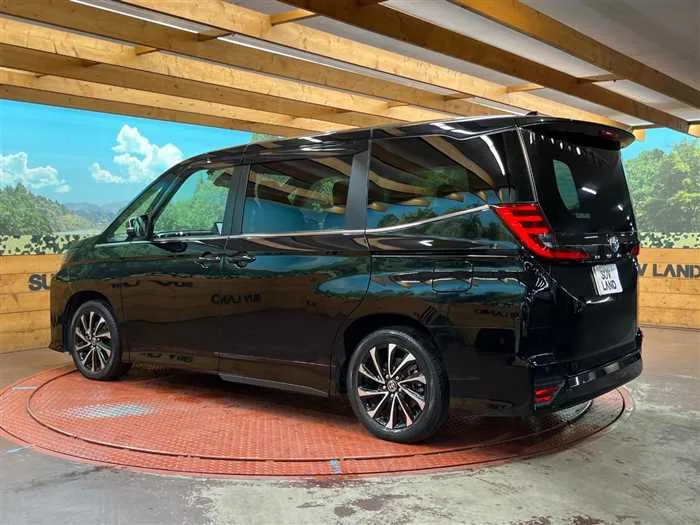 Toyota Noah 2023 — миниатюра 2