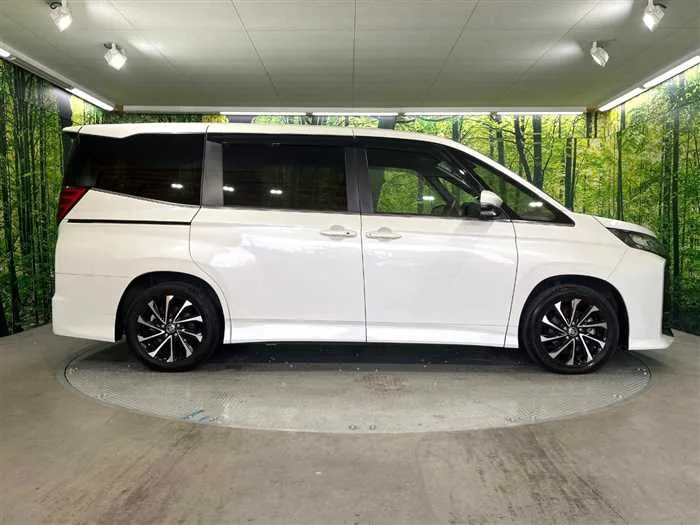Toyota Noah 2023 — миниатюра 5