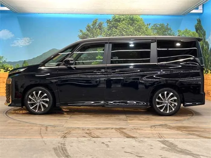 Toyota Voxy 2023 — миниатюра 5