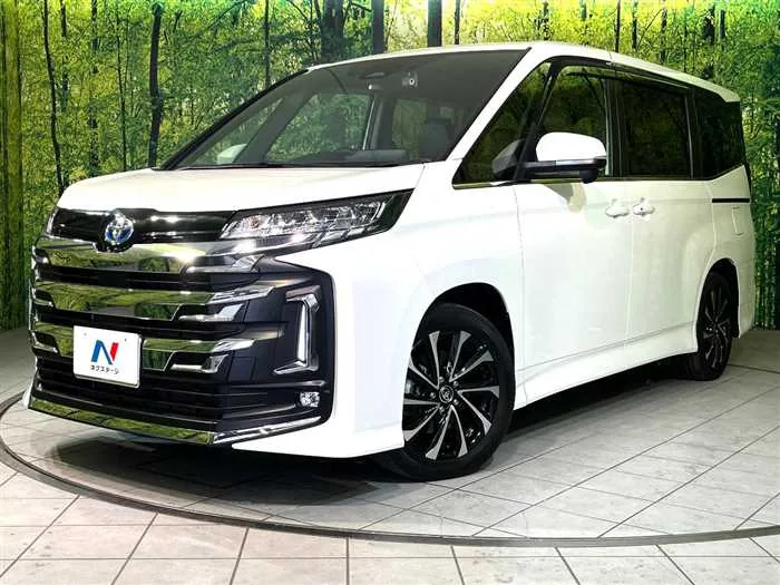 Toyota Noah 2023 — фото 1, купить с доставкой в Москву