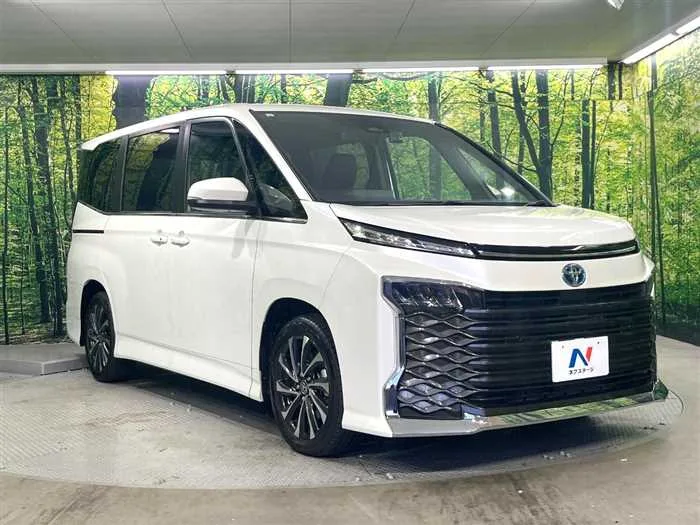 Toyota Voxy 2023 — миниатюра 5