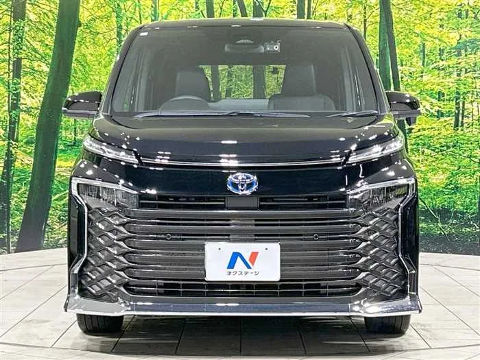 Toyota Voxy 2024 — миниатюра 3