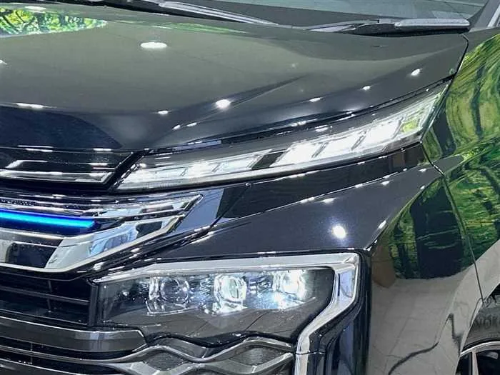 Toyota Voxy 2024 — миниатюра 5