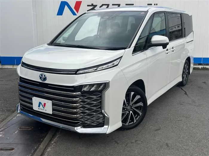 Toyota Voxy 2023 — фото 1, купить с доставкой в Москву
