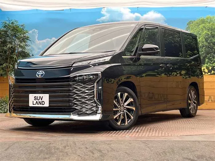 Toyota Voxy 2024 — фото 1, купить с доставкой в Москву