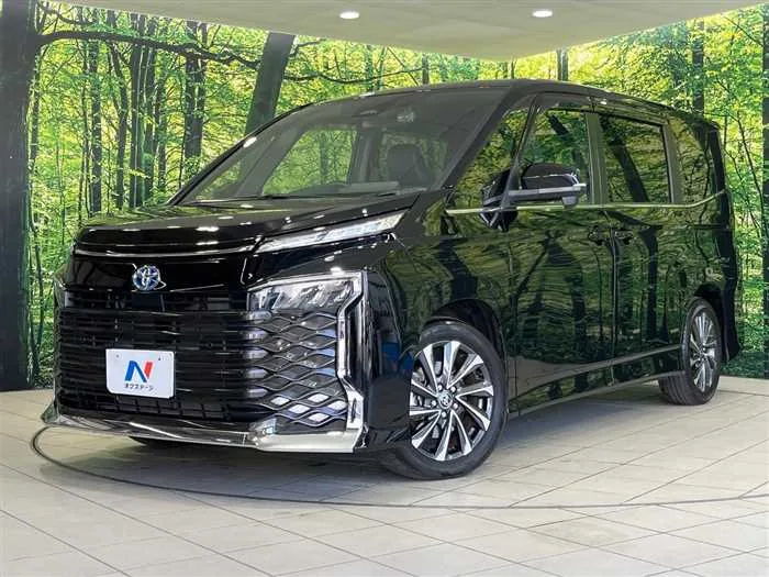 Toyota Voxy 2024 — фото 1, купить с доставкой в Москву