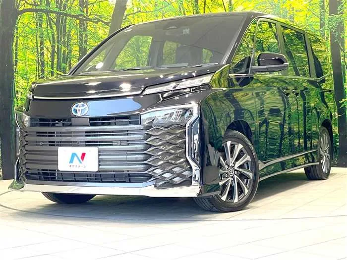 Toyota Voxy 2025 — фото 1, купить с доставкой в Москву