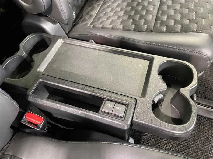 Toyota Voxy 2025 — миниатюра 3