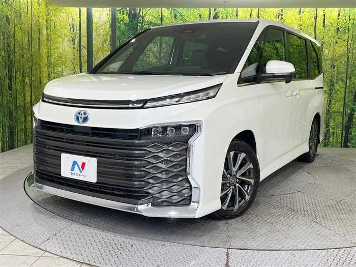 Toyota Voxy 2025 — фото 1, купить с доставкой в Москву