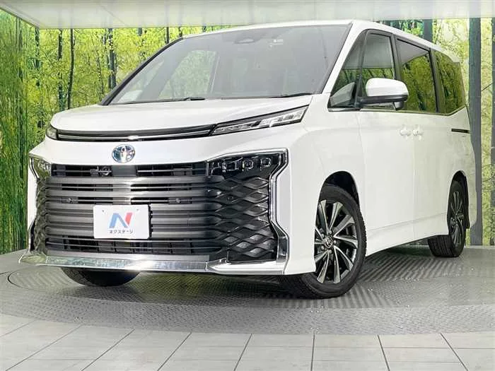 Toyota Voxy 2025 — фото 1, купить с доставкой в Москву