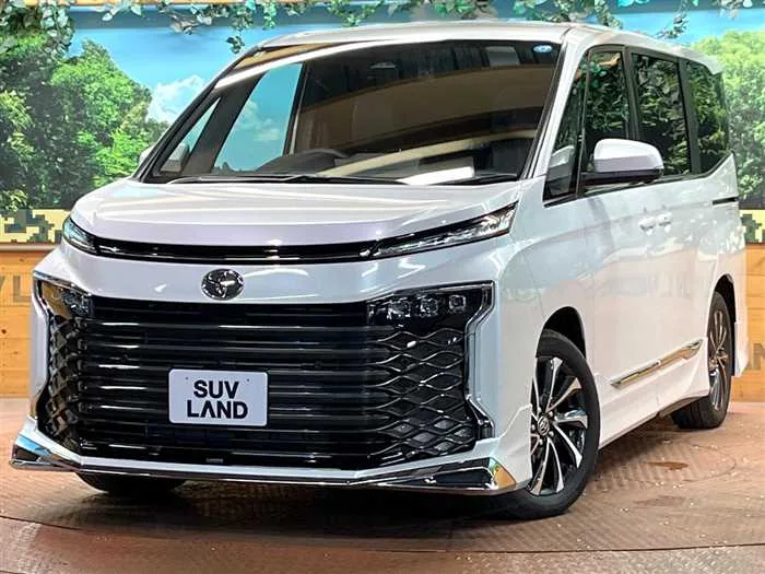 Toyota Voxy 2026 — фото 1, купить с доставкой в Москву