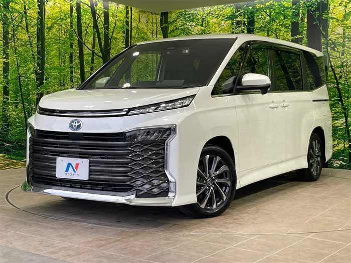 Toyota Voxy 2024 — фото 1, купить с доставкой в Москву