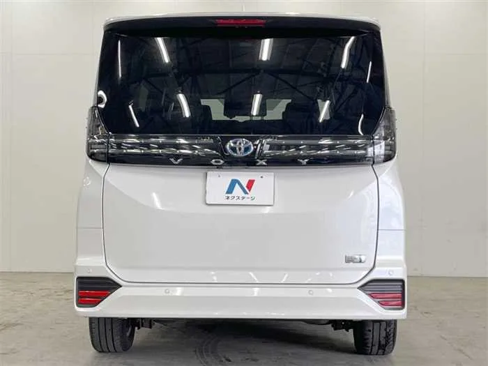 Toyota Voxy 2024 — миниатюра 2