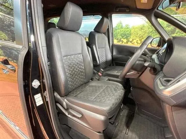 Toyota Voxy 2022 — миниатюра 3