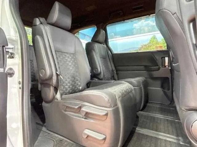 Toyota Voxy 2022 — миниатюра 5