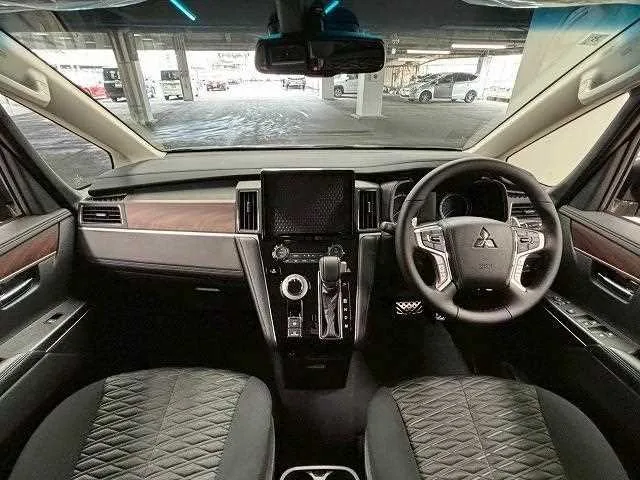 Mitsubishi Delica D:5 2025 — миниатюра 4