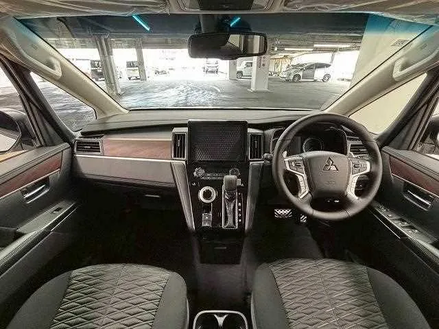 Mitsubishi Delica D:5 2025 — миниатюра 4