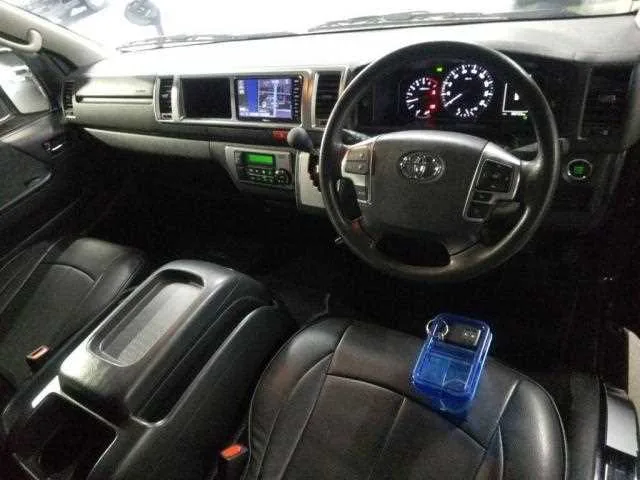Toyota Hiace Wagon 2024 — миниатюра 3
