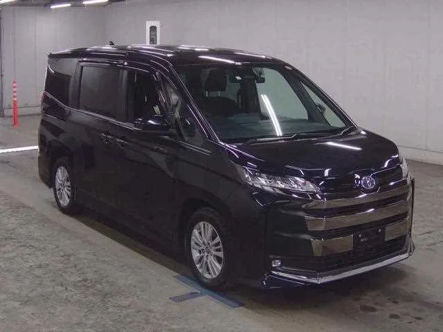Toyota Noah 2023 — фото 1, купить с доставкой в Москву