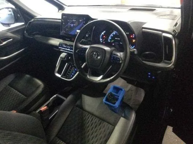 Toyota NOAH 2023 — миниатюра 3