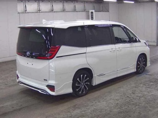 Toyota Noah 2024 — миниатюра 2