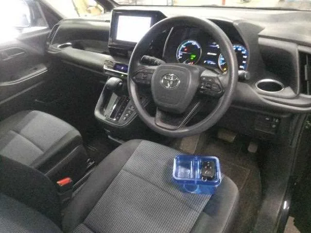 Toyota NOAH 2023 — миниатюра 3