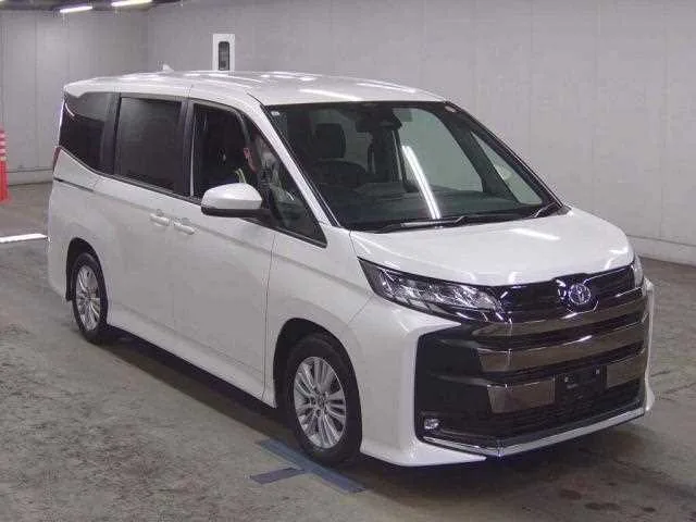 Toyota Noah 2023 — фото 1, купить с доставкой в Москву