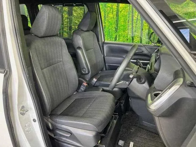 Toyota Voxy 2023 — миниатюра 5