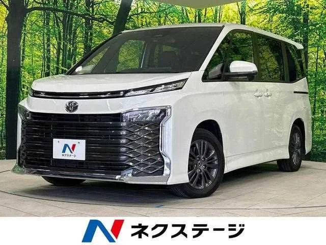 Toyota Voxy 2023 — фото 1, купить с доставкой в Москву
