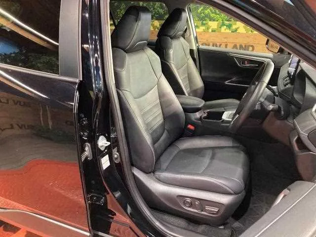 Toyota RAV4 2023 — миниатюра 3