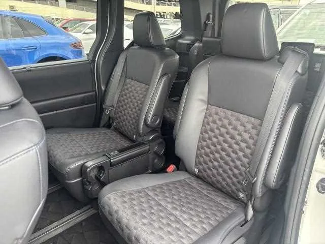 Toyota Voxy 2023 — миниатюра 4