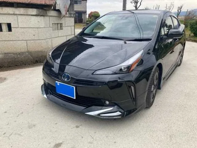 Toyota Prius 2022 — фото 1, купить с доставкой в Москву