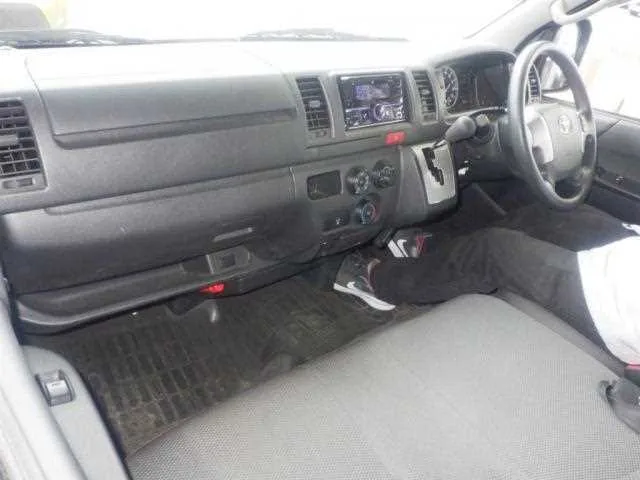 Toyota Hiace Van 2023 — миниатюра 3
