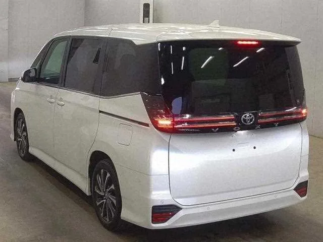 Toyota Voxy 2024 — миниатюра 5