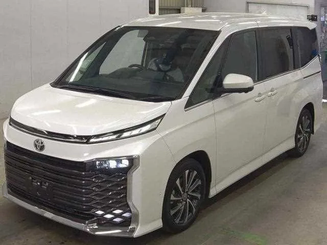 Toyota Voxy 2024 — фото 1, купить с доставкой в Москву